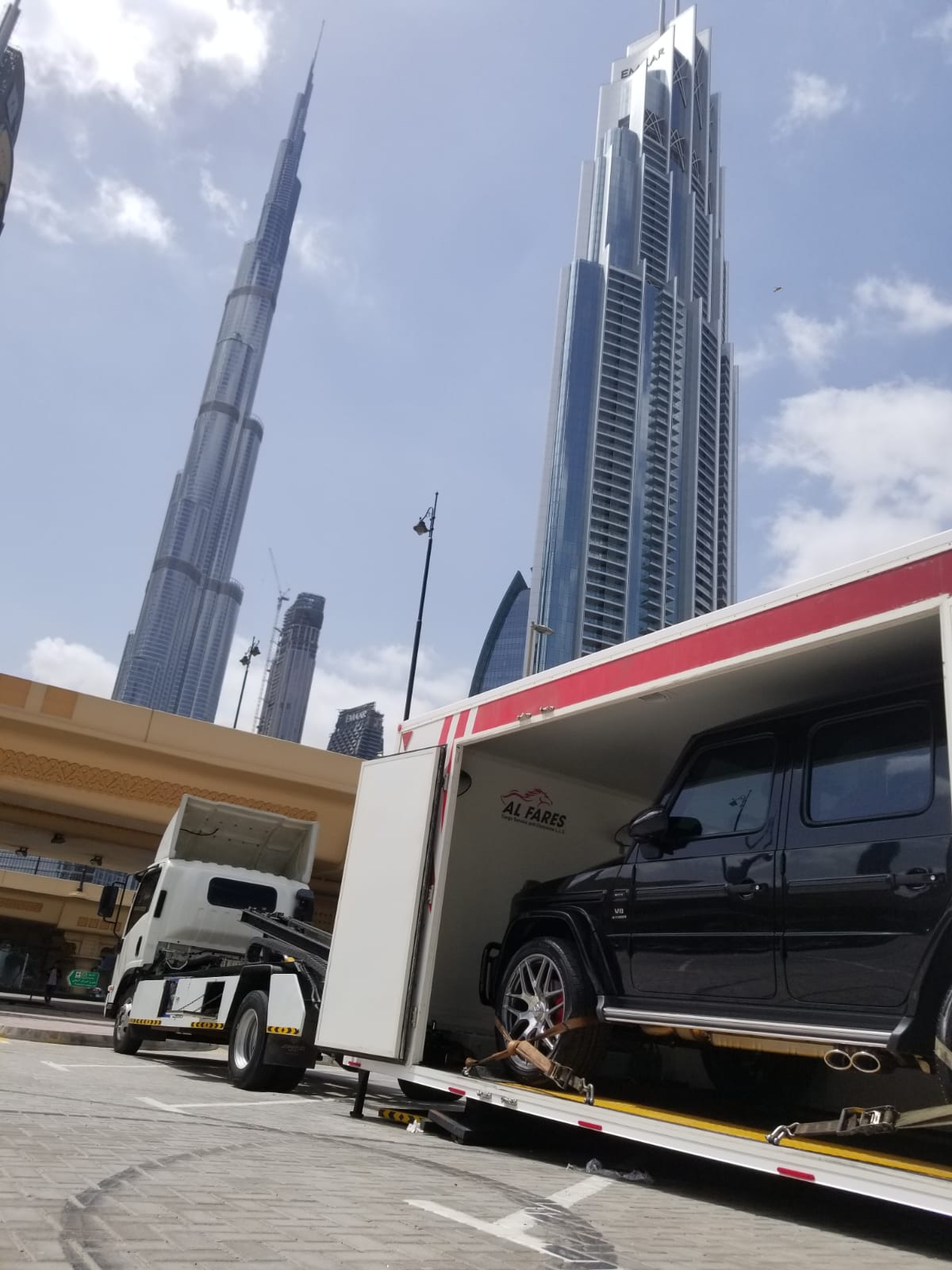 , Shipping cars from the UAE to the Gulf countries via a special flatbed truck (recovery)